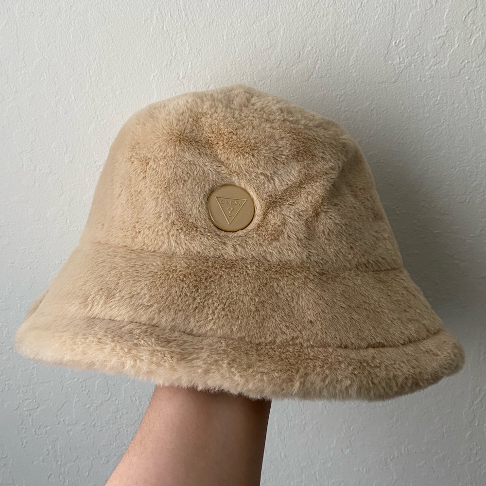 GUESS | Faux Fur Logo Bucket Hat